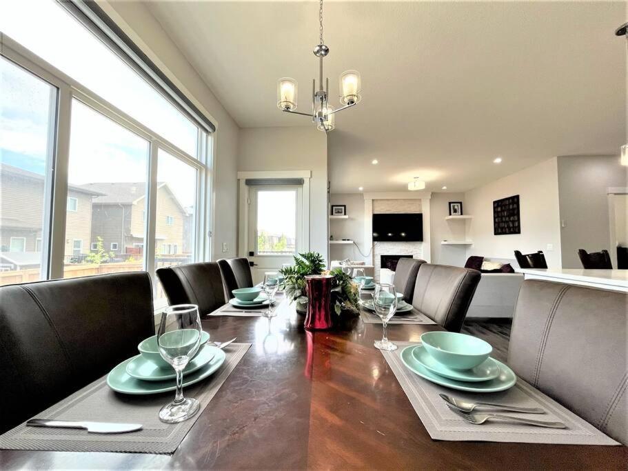 Luxury Retreat For Large Groups YYC Exterior foto