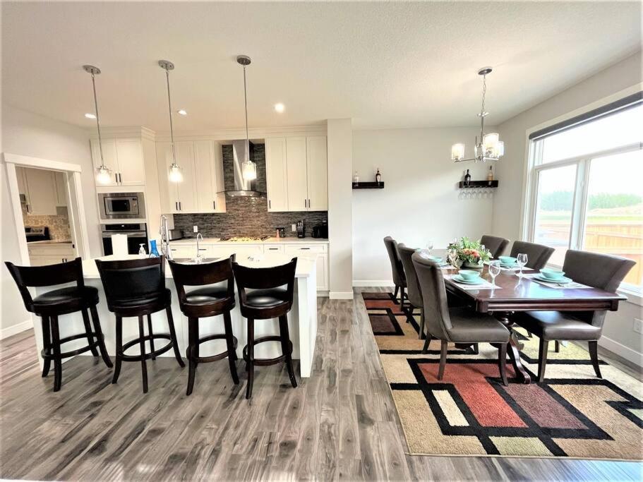 Luxury Retreat For Large Groups YYC Exterior foto